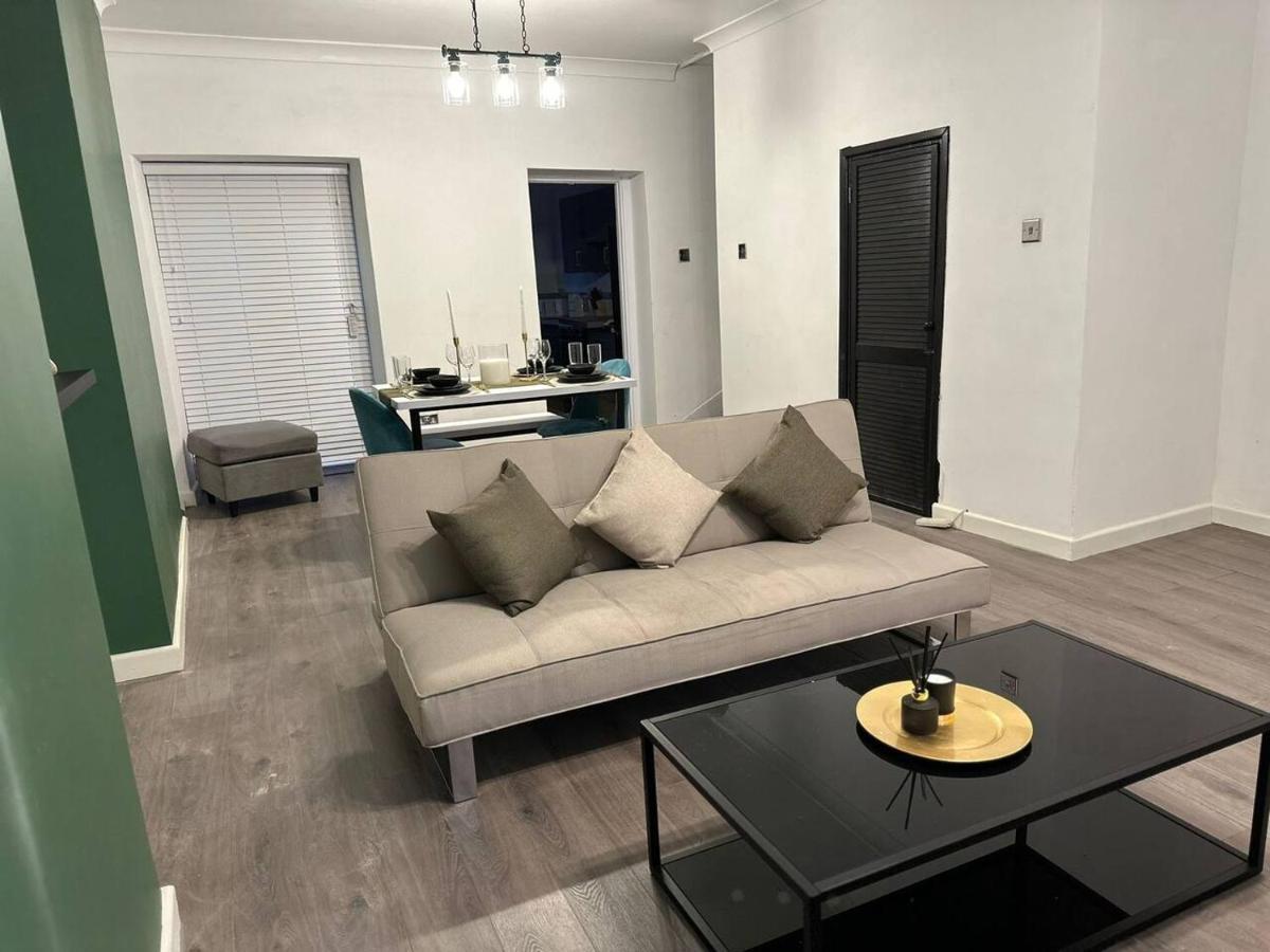 Amazing 2 Bedrooms House บริดจ์เอนด์ ภายนอก รูปภาพ